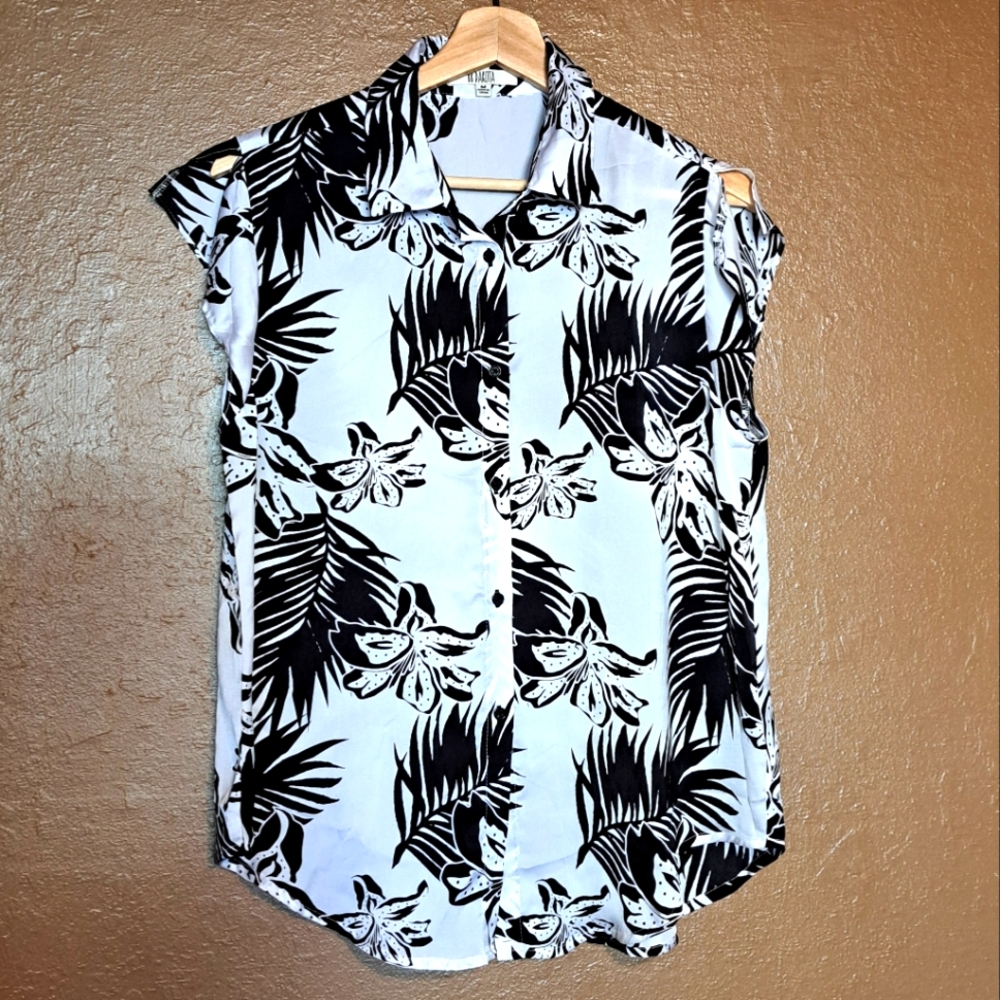 Black And White Floral Sleeveless Blouse Size Medium